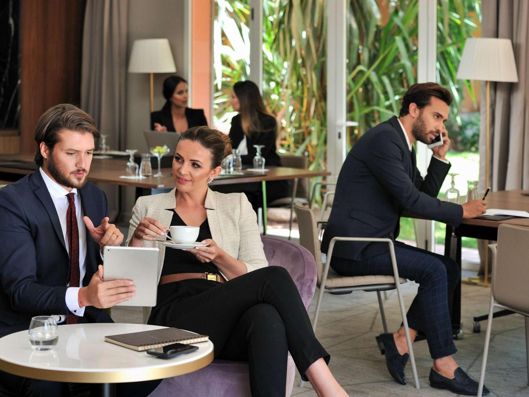Sofitel Marrakech Palais Imperial & Spa Маракеш Екстериор снимка Businesspeople working in a hotel