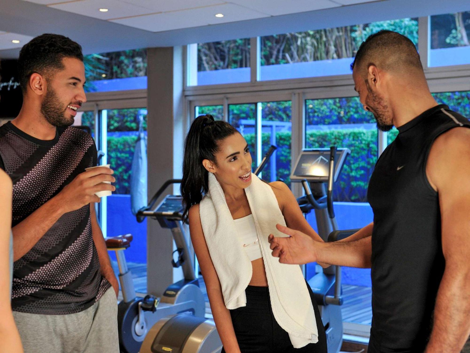 Sofitel Marrakech Palais Imperial & Spa Маракеш Екстериор снимка Personal trainer with clients